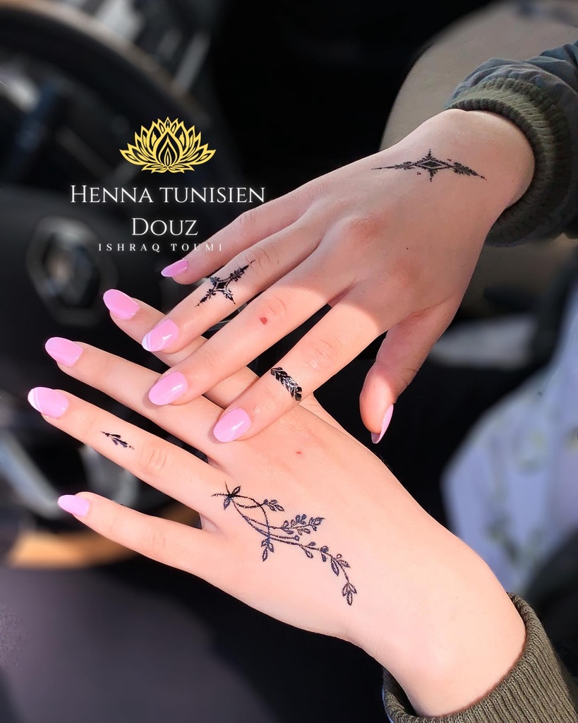 HENNA ARTIST