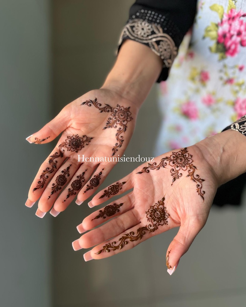 HENNA ARTIST