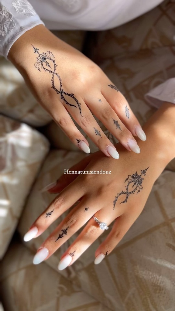 HENNA ARTIST